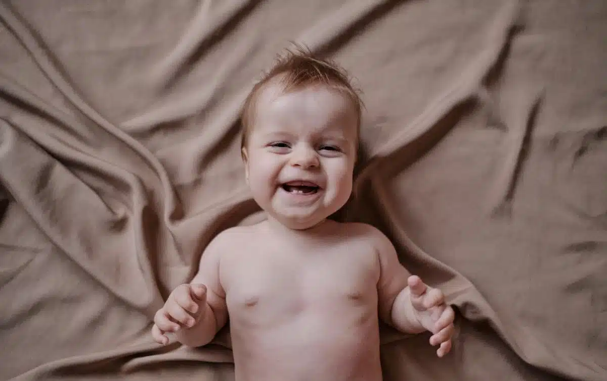 bébé rieur