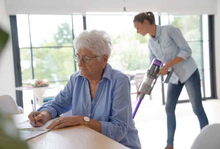 Quelques avantages à solliciter une aide à domicile ?