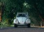 Une voiture sur la route