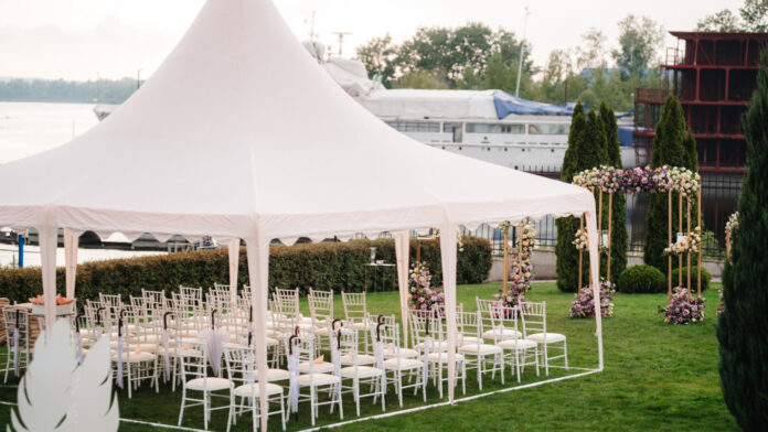 Vivre un mariage sous un tipi : Une expérience inoubliable en pleine nature